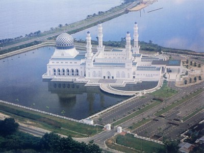 Masjid_kota_kinabalu.jpg
