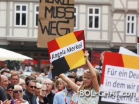 Demonstrators shouted at Merkel, she replied to them.