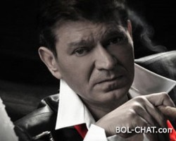 Preminuo Sinan Sakić: Poznati pjevač izgubio bitku s teškom bolešću