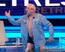 SKINUO SE I URLAO NA VODITELJA! ERA NAPRAVIO NEVIĐENI INCIDENT U EMISIJI, OBEZBEĐENJE GA IZBACILO IZ STUDIJA! (VIDEO)