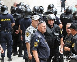 Hiljade policajaca na protestima u Sarajevu traže bolje uslove penzionisanja
