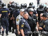 Thousands of policemen at the protests in Sarajevo are seeking better retirement conditions