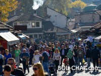 Herbst / Vor Regen und Schnee: Sarajlije genießt das sonnige Wochenende