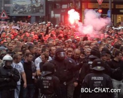 Tuča u Kolnu: Uhapšeno 30 navijača, Bogdanov mirio sukobljene strane