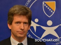 Britanski ambasador: BiH opet u blokadi, zaostaje zbog političara