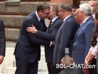 Srdačan zagrljaj Vučića i Izetbegovića u Sarajevu (VIDEO)