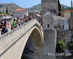 Heute traditionelle Sprünge von der Alten Brücke